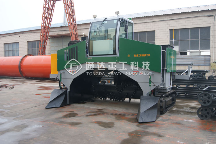 有機(jī)肥翻拋機(jī)發(fā)往臺灣